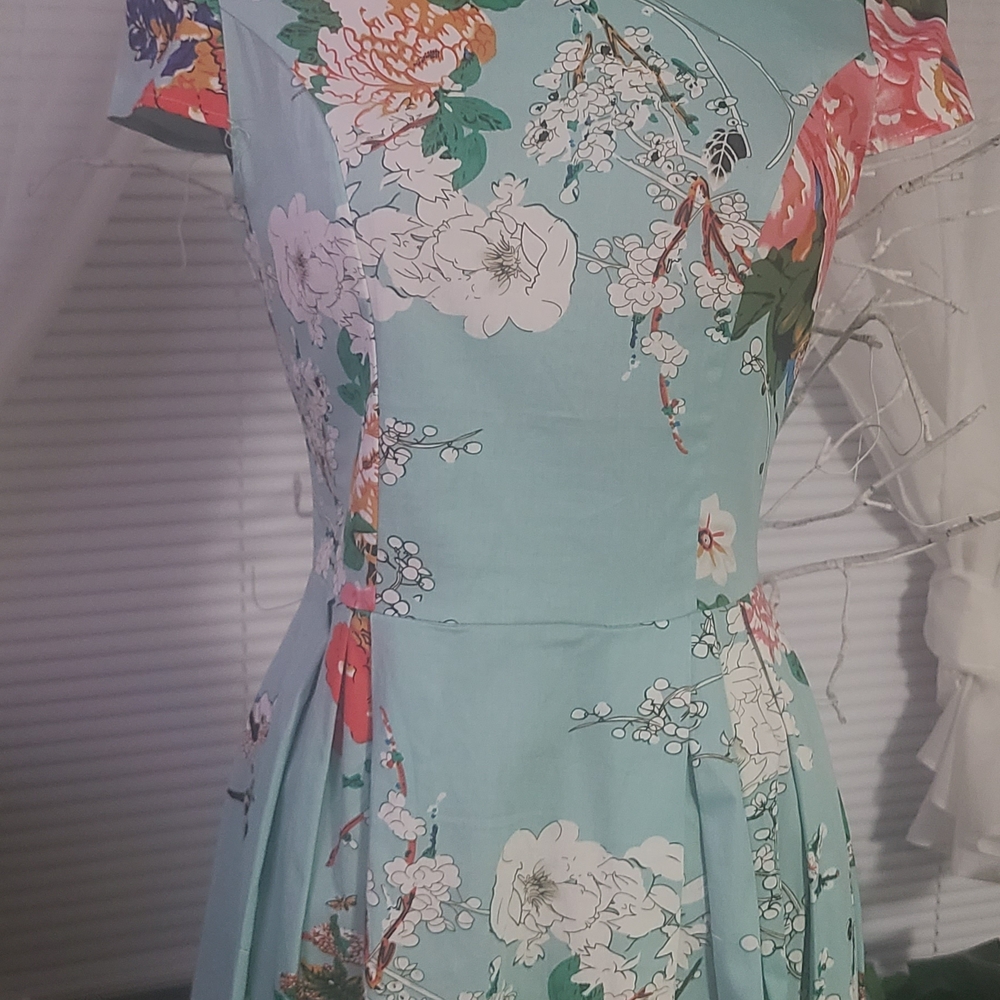 Chic Floral Midi Dress in Blue and Pink